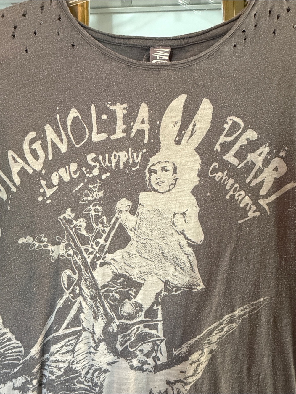 Magnolia Pearl Grey Tee with White Vintage Graphic - Picture 8 of 9